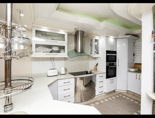 3 BEDROOM APARTMENT FOR SALE IN UMHLANGA CENTRAL